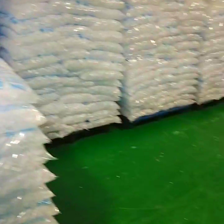 炎炎夏日想買降溫冰塊？這些購買方法別錯過！本地水產市場超熱鬧